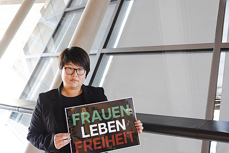 Ye-One Rhie: "FRAUEN LEBEN FREIHEIT"